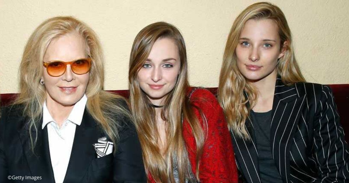 Sylvie Vartan, une Grand-Mère très fière de ses Petites-Filles. -  Grand-Mercredi