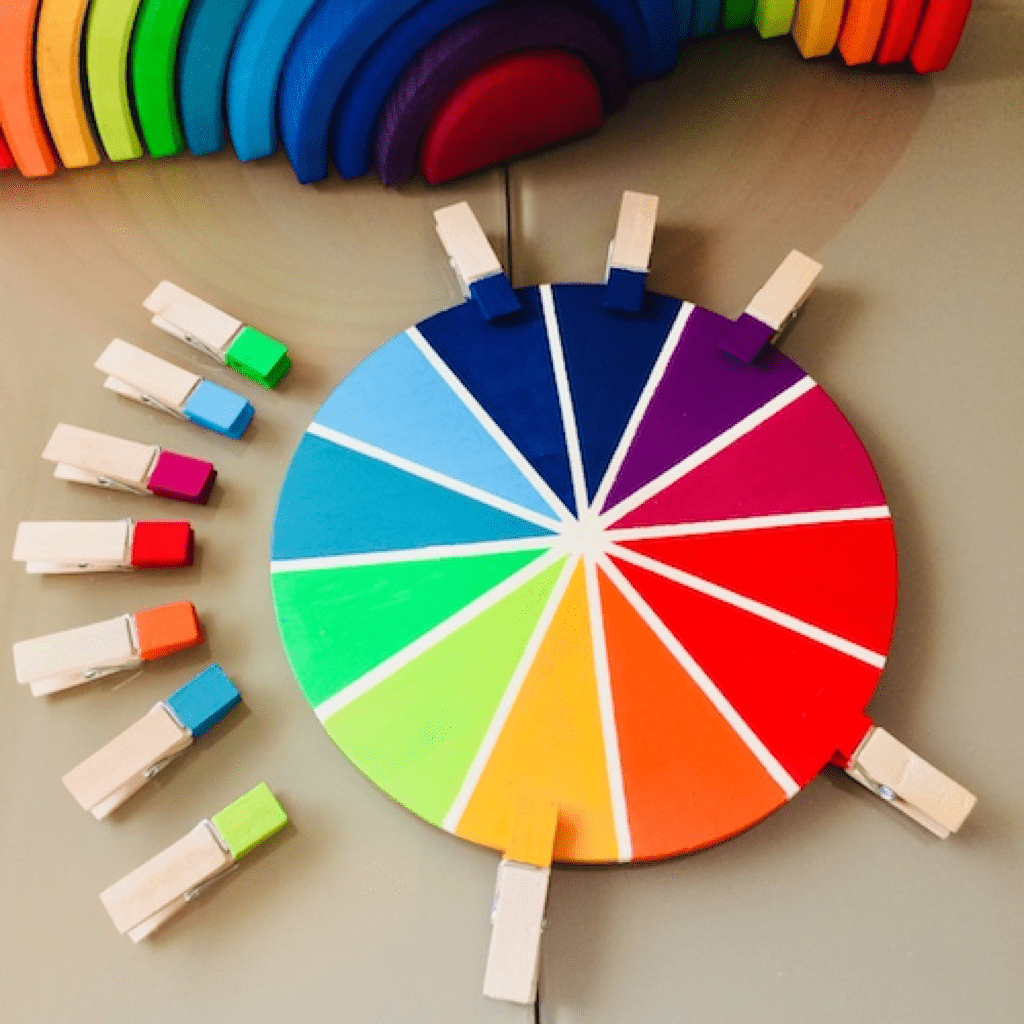 Cet objet créatif enseigne les couleurs à vos Petits-Enfants