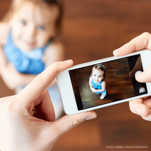 Réseaux sociaux : pourquoi il peut être dangereux d’y poster des photos de ses Petits-Enfants ?