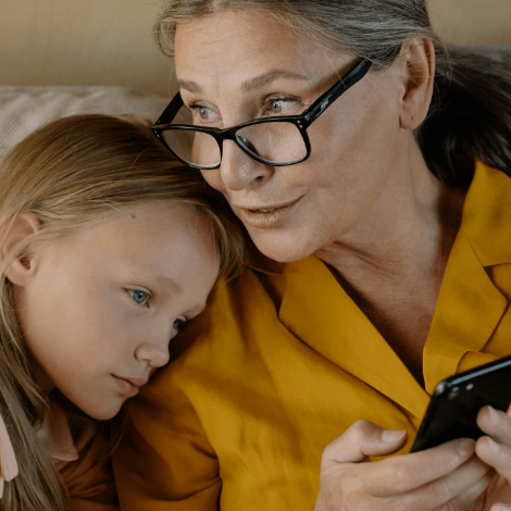 Arnaques en ligne : une solution gratuite pour protéger les Grands-Parents