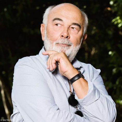 Gérard Jugnot : “C’était un peu compliqué au début” ses confidences sur son rôle de Grand-Père