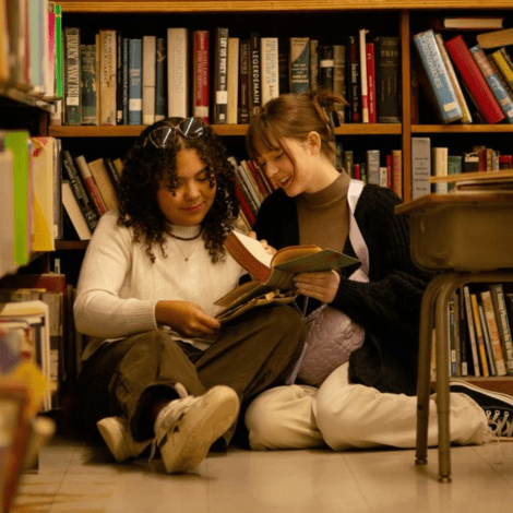 La romance ado : le phénomène qui fait lire vos Petits-Enfants !